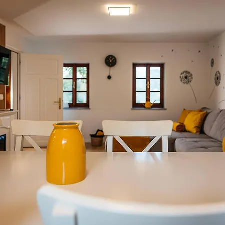 Bee House & Prázdninový dům *