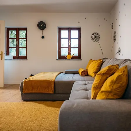 Bee House & Semesterbostad